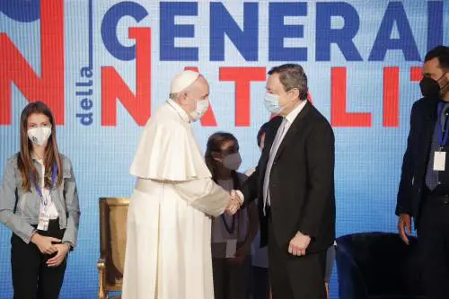 "Così l'Italia è destinata a scomparire". Scatta l'allarme natalità