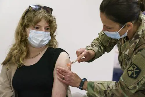 Sono gli agricoltori i primi mille vaccinati sul posto di lavoro