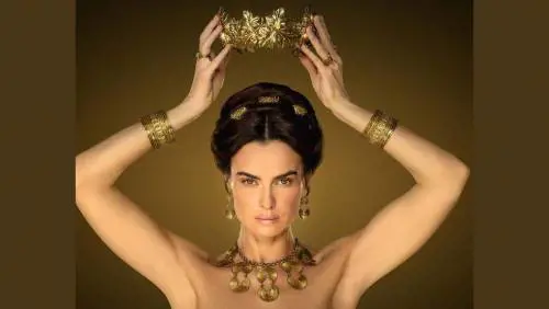 "Domina": serie ambiziosa, astuta e affascinante come la sua protagonista