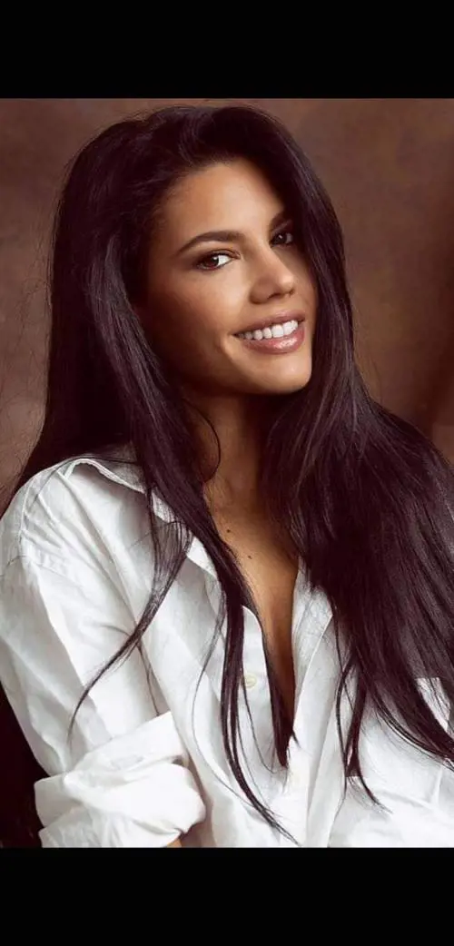 La pornostar Apolonia invitata alla finale di Europa League