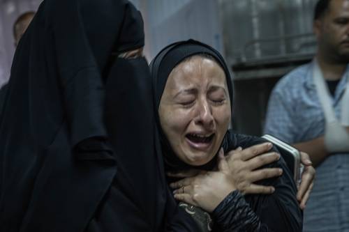 Gaza, 200 vittime sotto i raid. "Vendicheremo i bimbi uccisi"