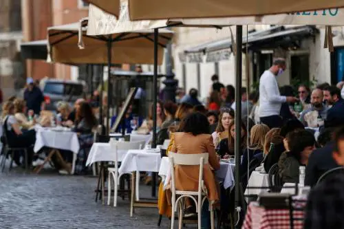 Ristorante, da lunedì cambia tutto: le nuove regole