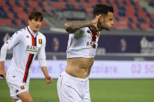 Il papà di Scamacca con la spranga a Trigoria: gesto choc