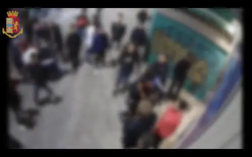 Pestavano i passanti senza motivo: l'orrore del branco nordafricano