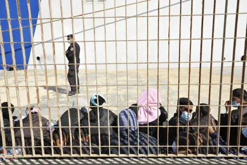 "Qui siamo in balìa dei trafficanti: dai migranti una bomba a orologeria"