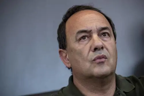 I vip di sinistra mettono mano al portafoglio per Mimmo Lucano