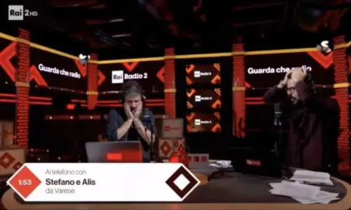 La telefonata, poi il gelo in diretta: "Mi piace la collega..."