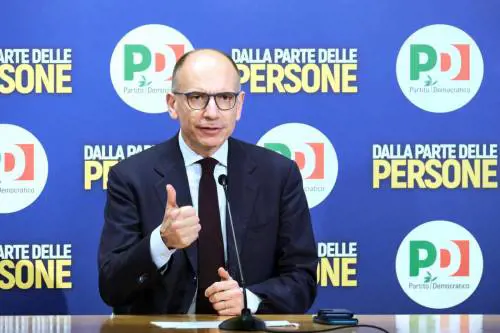 Il segretario dem lancia la patrimoniale. No dal centrodestra. Il premier la stoppa.