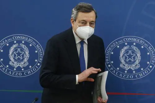 Da lunedì un'Italia gialla che corre verso il bianco. Le regole per chi riapre.