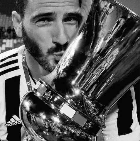 Il gesto per Bonucci che fa infuriare i milanisti: è polemica