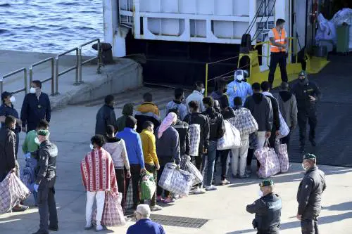 Quei 177 migranti nella tendopoli con il reddito di cittadinanza