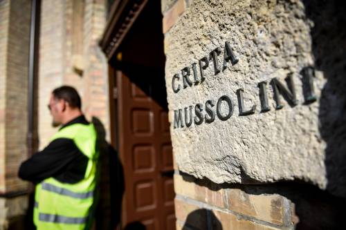 "Hanno cambiato la serratura", il giallo della cripta di Mussolini