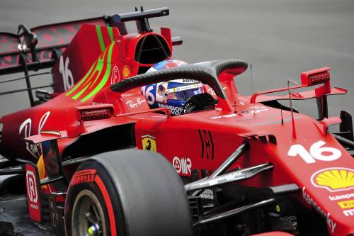 Leclerc concede il bis: pole sulla pista-mostro. La Ferrari sta crescendo