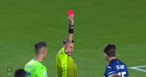 Follia De Roon: prima il pugno a Krunic e poi la spallata all'arbitro