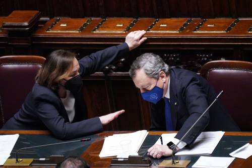 Il "doppio gioco" del governo sui migranti: così può saltare il banco