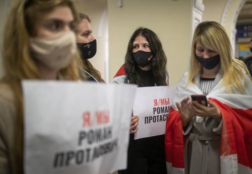 "Liberate subito il reporter". Ue: stop 3 miliardi a Minsk
