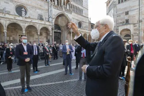 Mattarella torna in piazza: "Fiducia, la ripresa è iniziata"