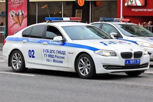 Uccide la fidanzata, la fa a pezzi e poi getta tutto nelle fogne