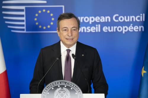 Draghi inverte la rotta. Vertice col premier libico per fermare gli sbarchi