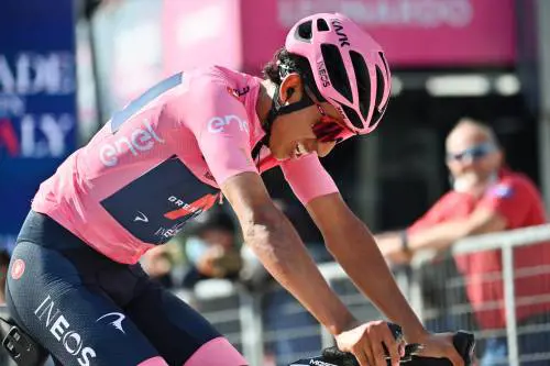 Un altro Giro tra riposo e sole. Soffre Bernal, cuore Nibali