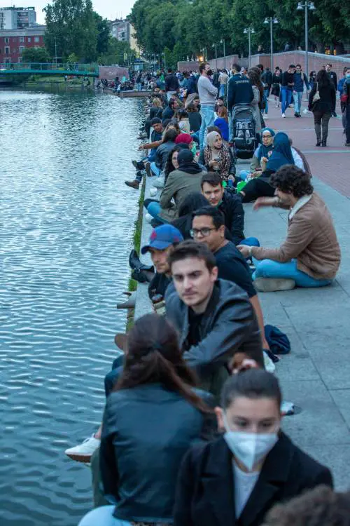 Intesa zona bianca: stop al coprifuoco, le attività riaprono (non le discoteche)