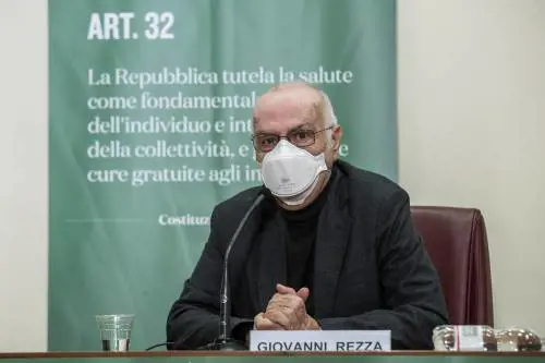 L'epidemia rallenta, 3 Regioni bianche "Nei locali via la mascherina al tavolo"