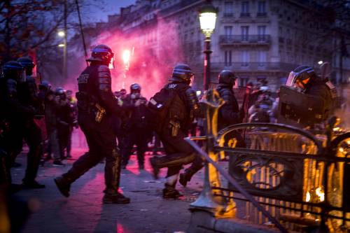 Sangue e violenza. Quel terrore pronto a inghiottire Parigi