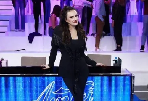 Arisa in topless: "Basta ​vergogne, mi voglio celebrare"