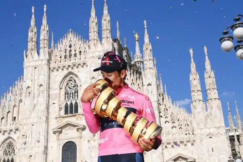 Bernal si prende il Giro. Gli applausi sono per Caruso