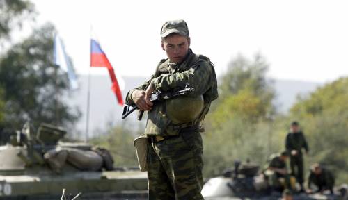 Putin muove le truppe. Usa (e Nato) tornano nel mirino