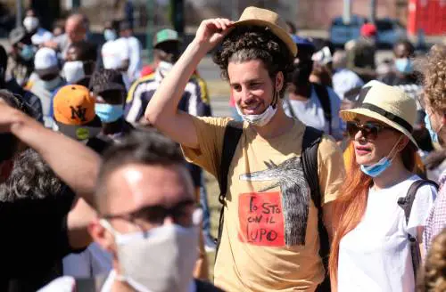 Ora le sardine vendono la cannabis per strada