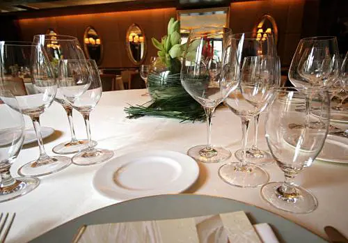 Ristorante russo cambia insegna dopo le minacce al titolare