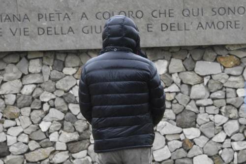 Sfregiata la foiba di Basovizza. Insulti anti-Italia sul monumento