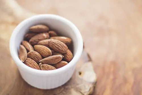 Mandorle, 30 grammi al giorno per allungare la vita