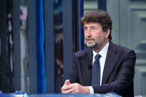 Quasi 400mila euro agli spettacoli pro migranti