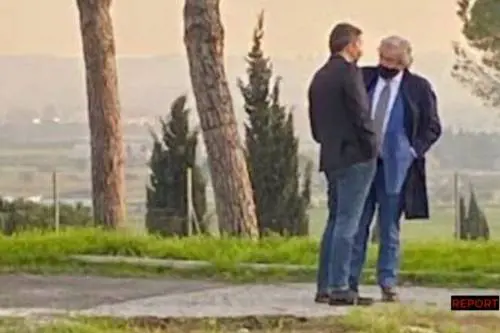 Indagata la prof che riprese Renzi e Mancini all'autogrill
