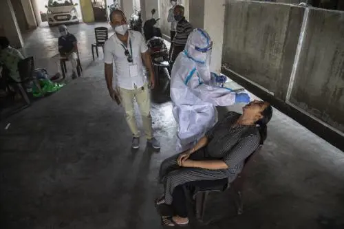 Allarme sindemia: 30 varianti esplose in una sola persona