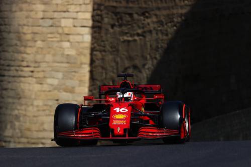 Schiaffone rosso per Hamilton: c'è l'impresa di Leclerc