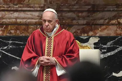 Diverticolite, quali sono i sintomi e come si cura la malattia di Papa Francesco
