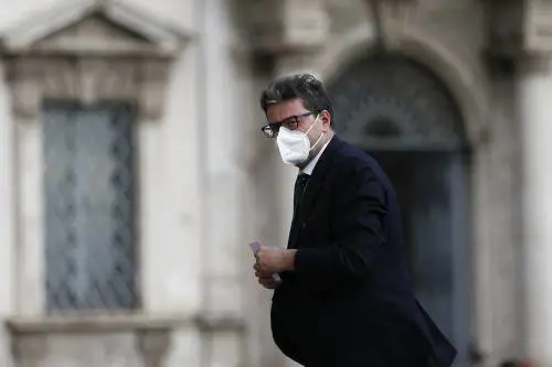La mossa di Giorgetti: "Rivedere il blocco dei licenziamenti"