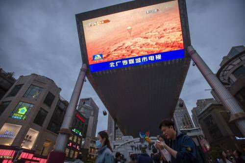 Cinesi su Marte: esordio col botto