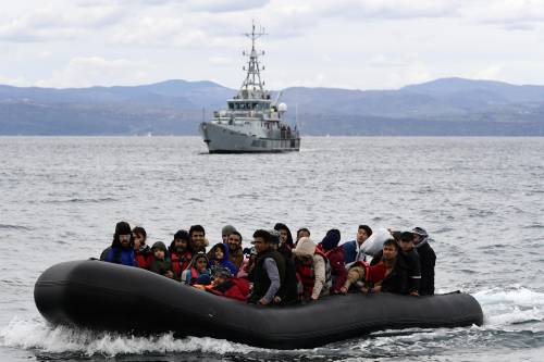 L'autocritica dell'Europa. "Frontex è uno spreco. Non ferma i clandestini"