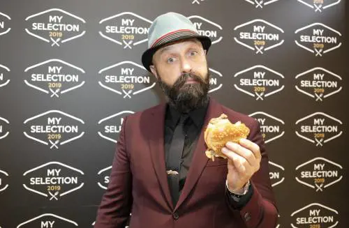 "Molestie sessuali". E Bastianich è costretto al maxi risarcimento