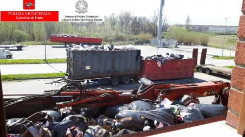 Scarti tessili smaltiti nei capannoni di mezza Italia. A capo della banda ex consigliere comunale