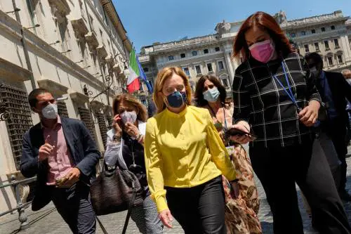 La Meloni silura la Boschi: "Impreparata e mente"