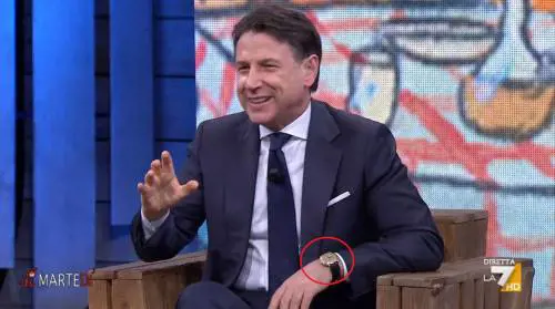 L'orologio di Conte è ancora fermo a quando era premier