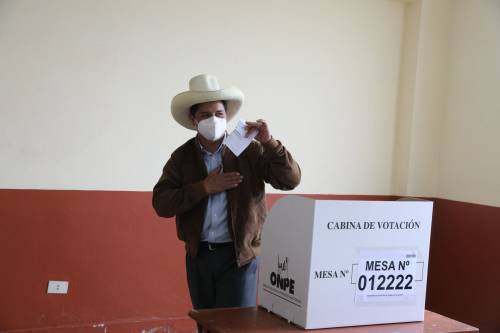 Castillo vola verso la vittoria Chiesto arresto per la Fujimori