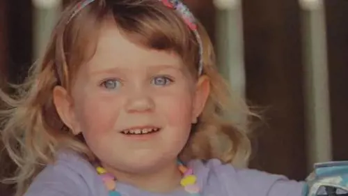 Tragedia al parco giochi: bambina muore schiacciata dal padre 