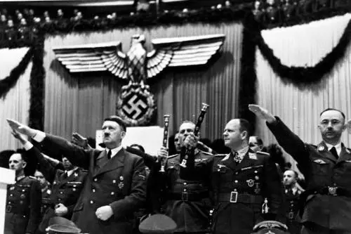 Storia del "sistema occulto" che favorì l'ascesa di Adolf Hitler