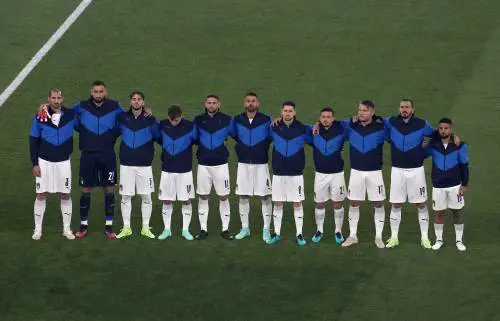 Berlusconi tifa Azzurri: "Forza Italia". E Salvini canta in macchina